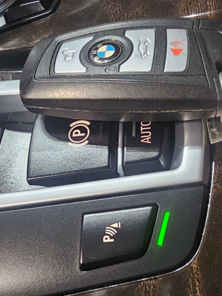 BMW 5 Series 4dr Sdn 528i RWD 2016