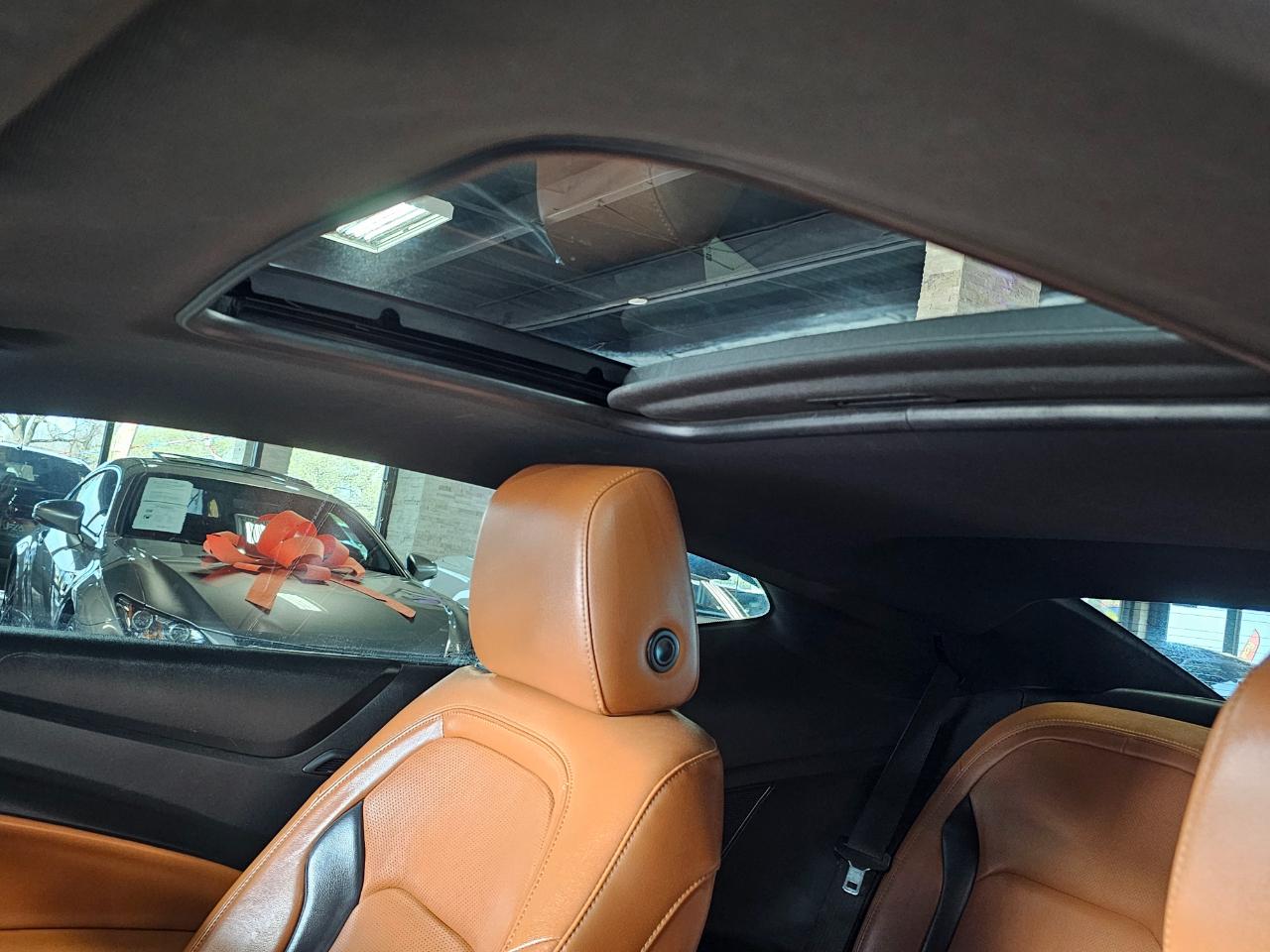 Chevrolet Camaro 2dr Cpe 2LT 2019