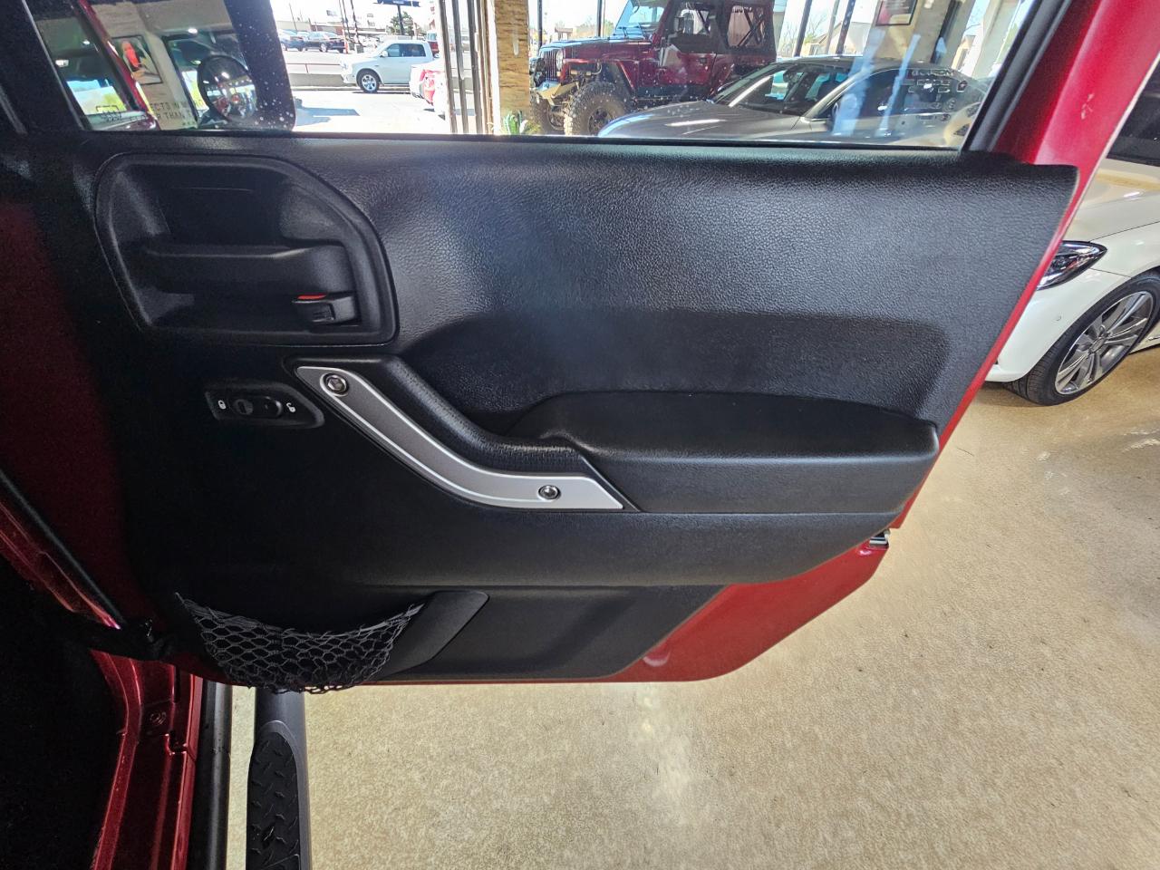 Jeep Wrangler Unlimited 4WD 4dr Rubicon 2012