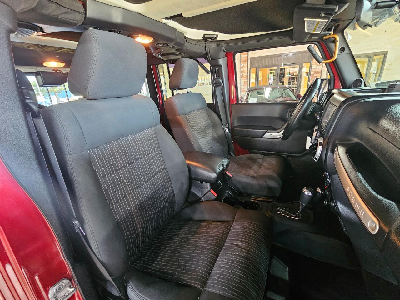 Jeep Wrangler Unlimited 4WD 4dr Rubicon 2012