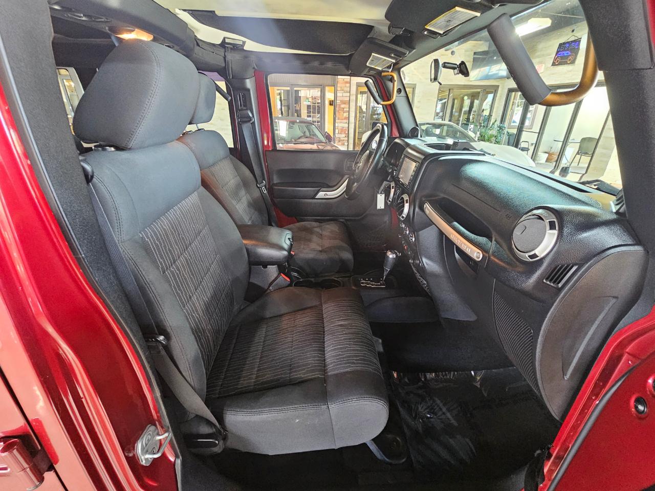 Jeep Wrangler Unlimited 4WD 4dr Rubicon 2012