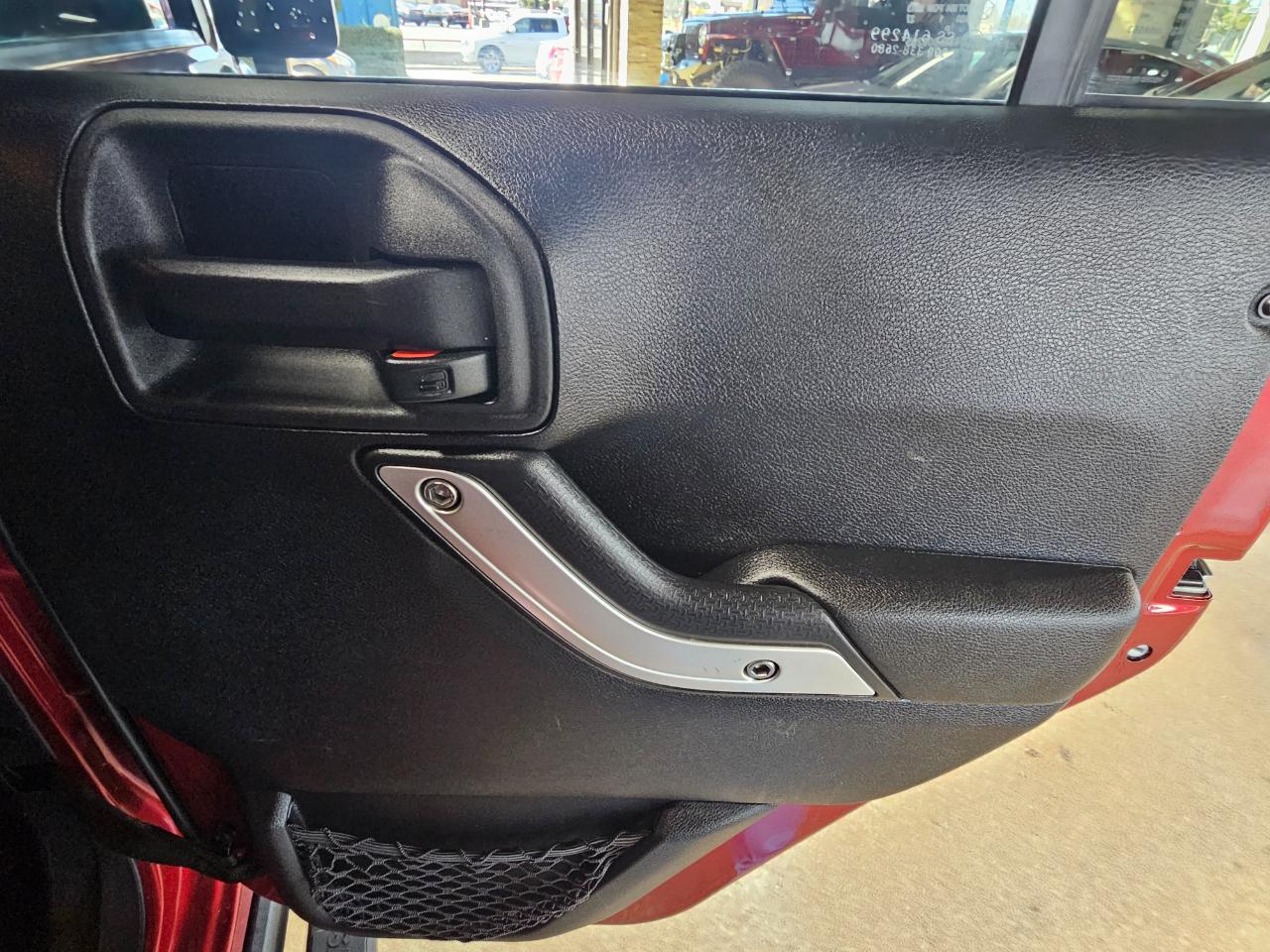 Jeep Wrangler Unlimited 4WD 4dr Rubicon 2012