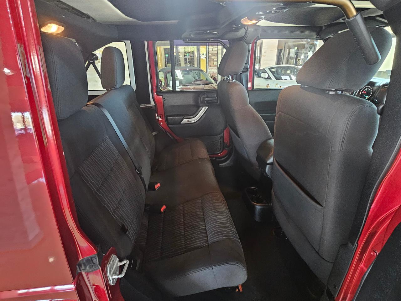 Jeep Wrangler Unlimited 4WD 4dr Rubicon 2012