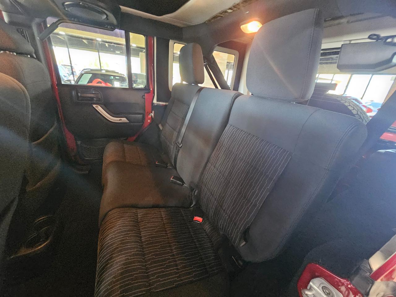 Jeep Wrangler Unlimited 4WD 4dr Rubicon 2012