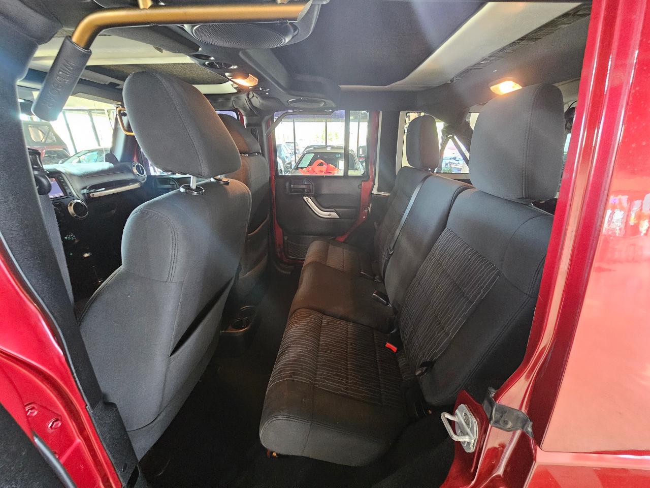 Jeep Wrangler Unlimited 4WD 4dr Rubicon 2012