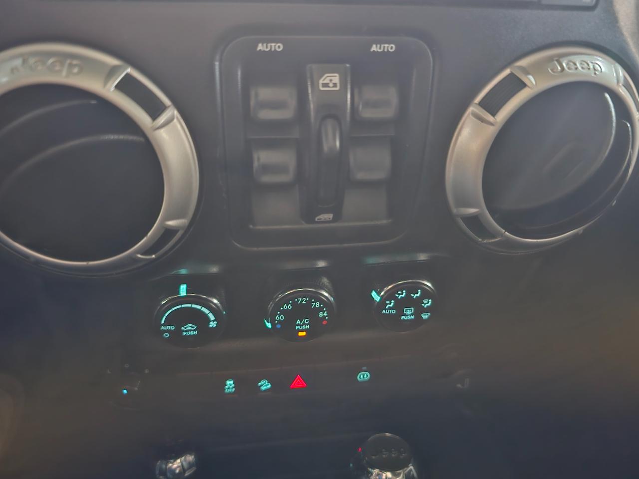 Jeep Wrangler Unlimited 4WD 4dr Rubicon 2012