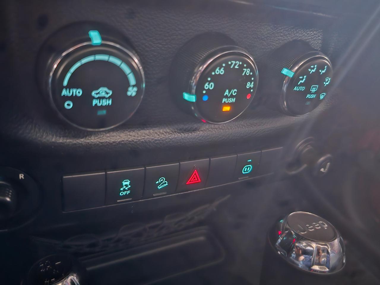 Jeep Wrangler Unlimited 4WD 4dr Rubicon 2012