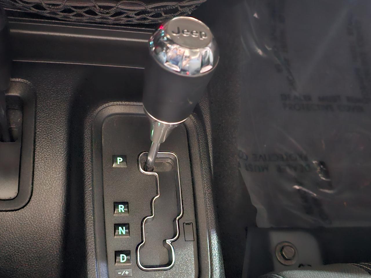 Jeep Wrangler Unlimited 4WD 4dr Rubicon 2012