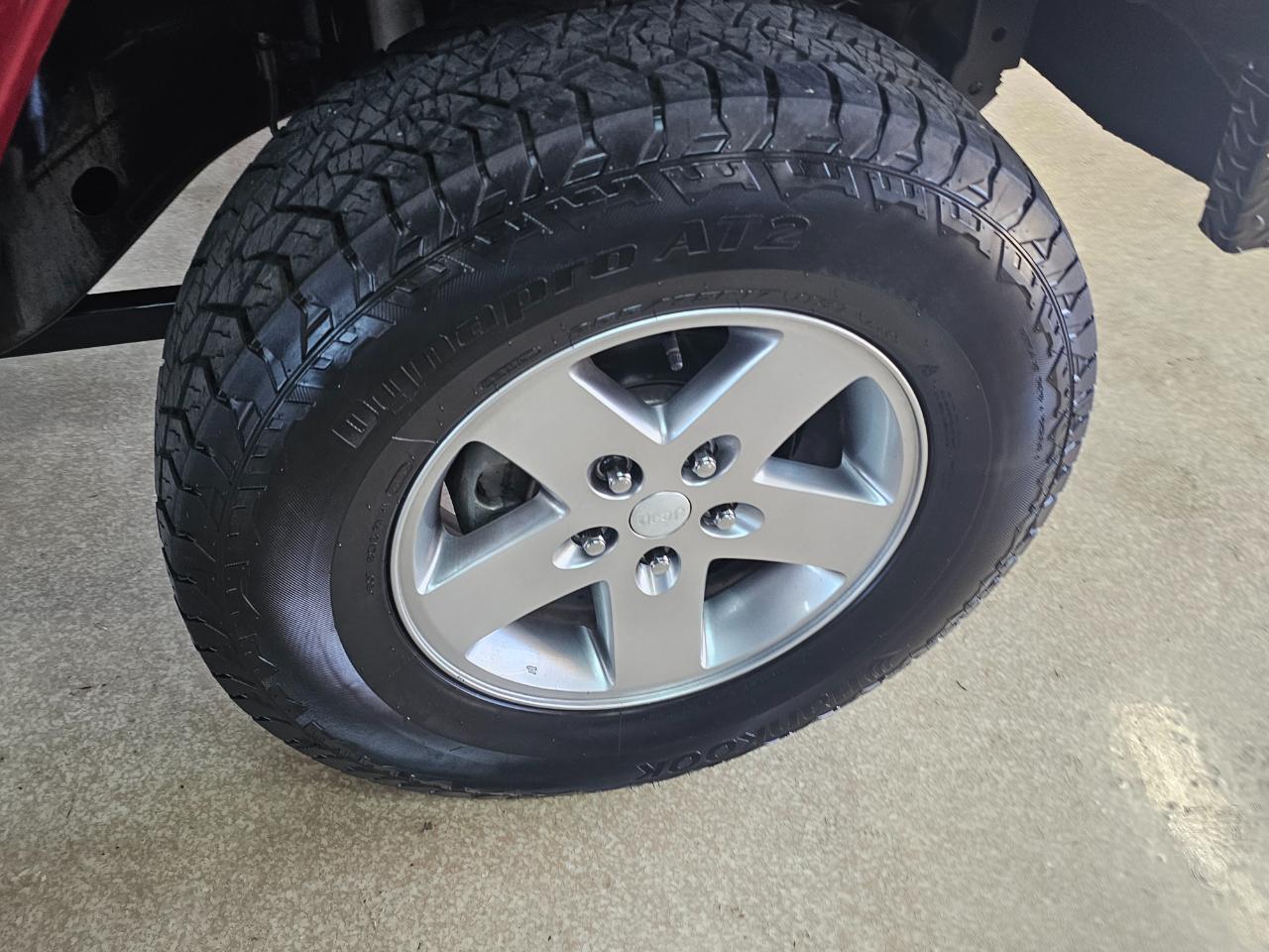 Jeep Wrangler Unlimited 4WD 4dr Rubicon 2012