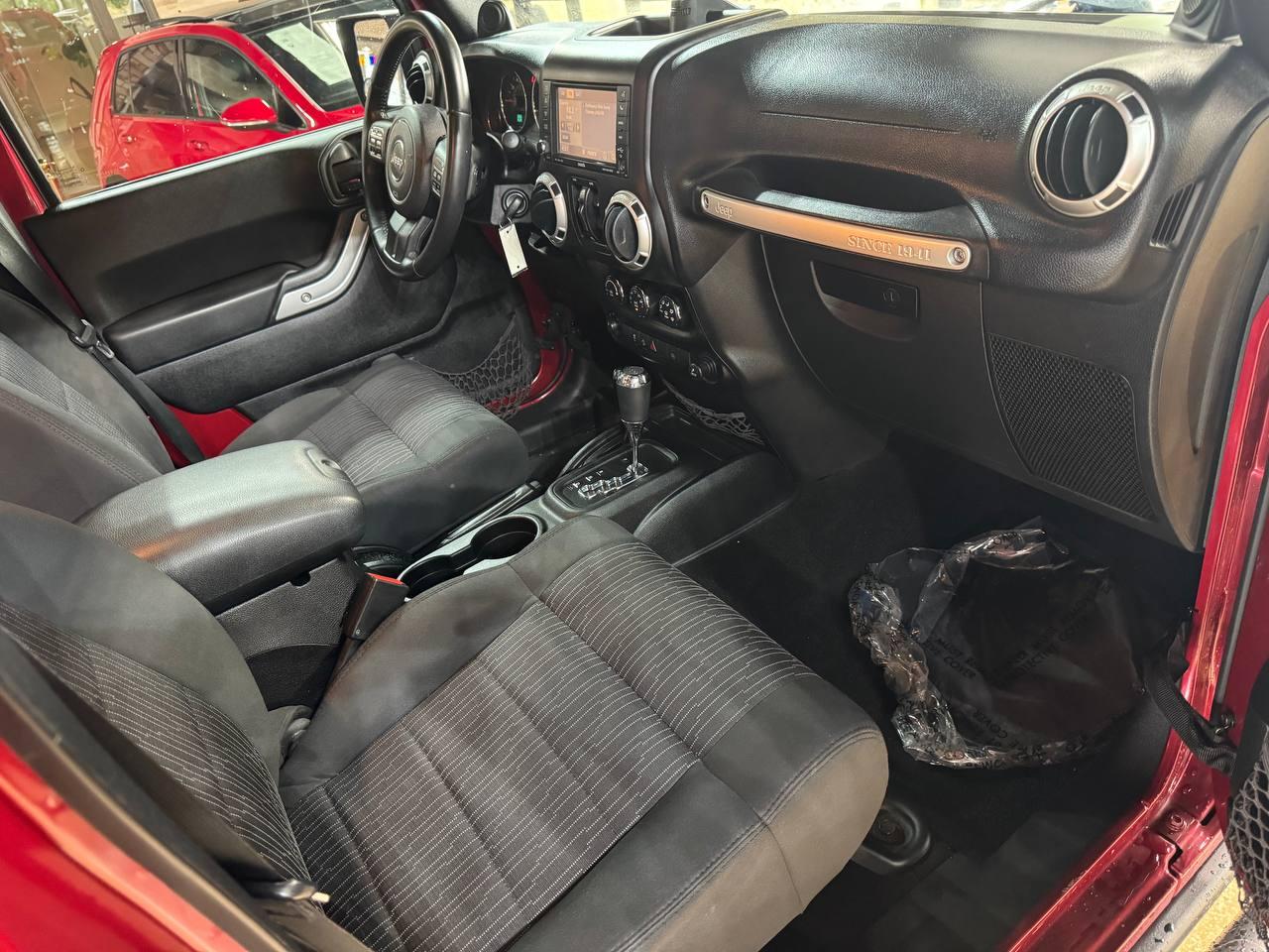 Jeep Wrangler Unlimited 4WD 4dr Rubicon 2012