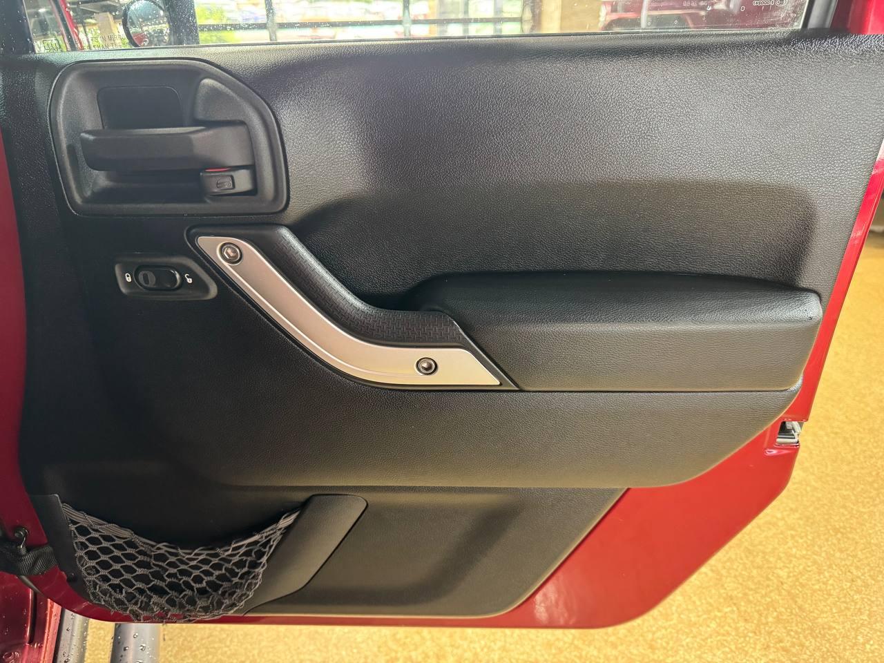 Jeep Wrangler Unlimited 4WD 4dr Rubicon 2012