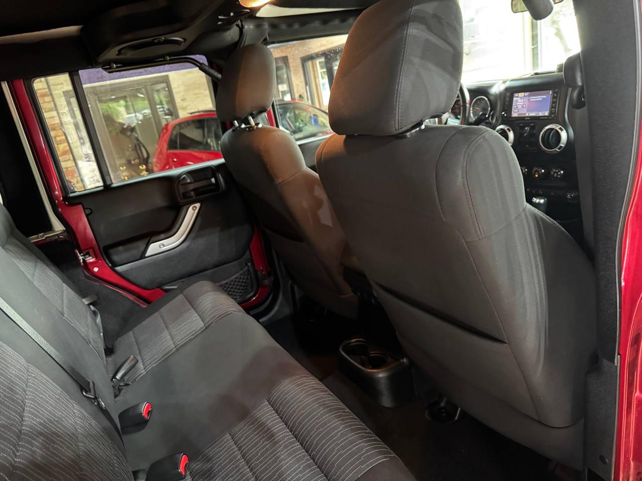 Jeep Wrangler Unlimited 4WD 4dr Rubicon 2012