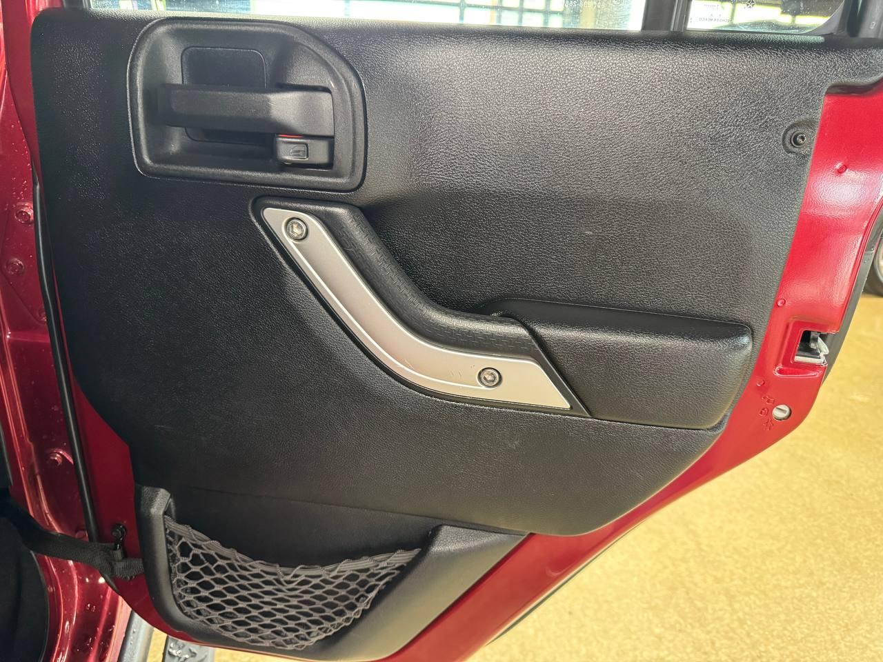 Jeep Wrangler Unlimited 4WD 4dr Rubicon 2012