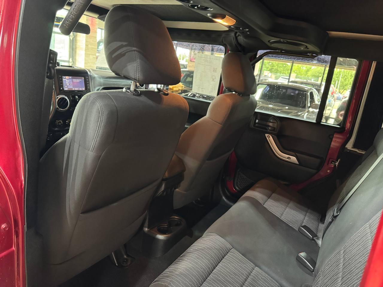Jeep Wrangler Unlimited 4WD 4dr Rubicon 2012