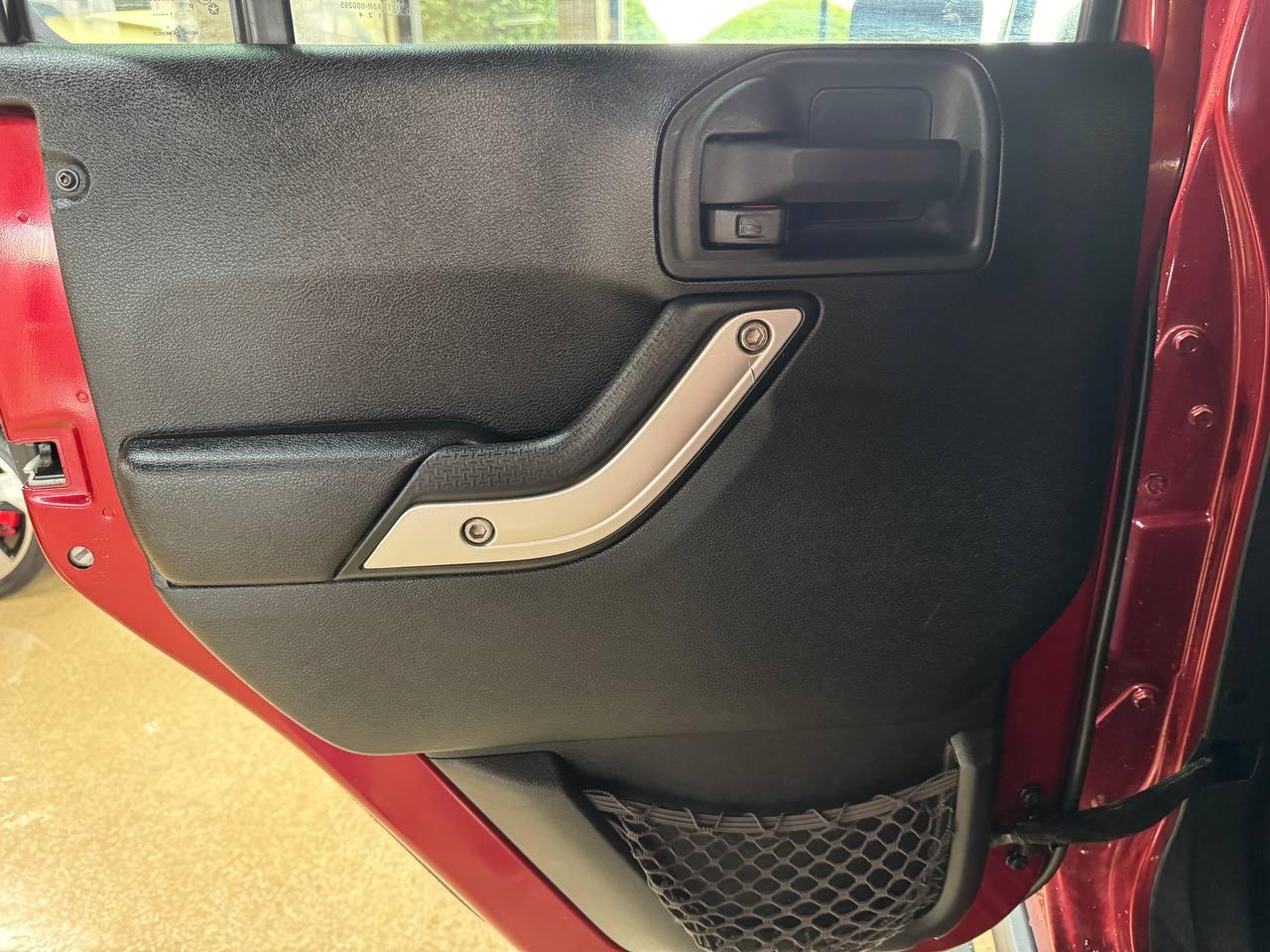 Jeep Wrangler Unlimited 4WD 4dr Rubicon 2012