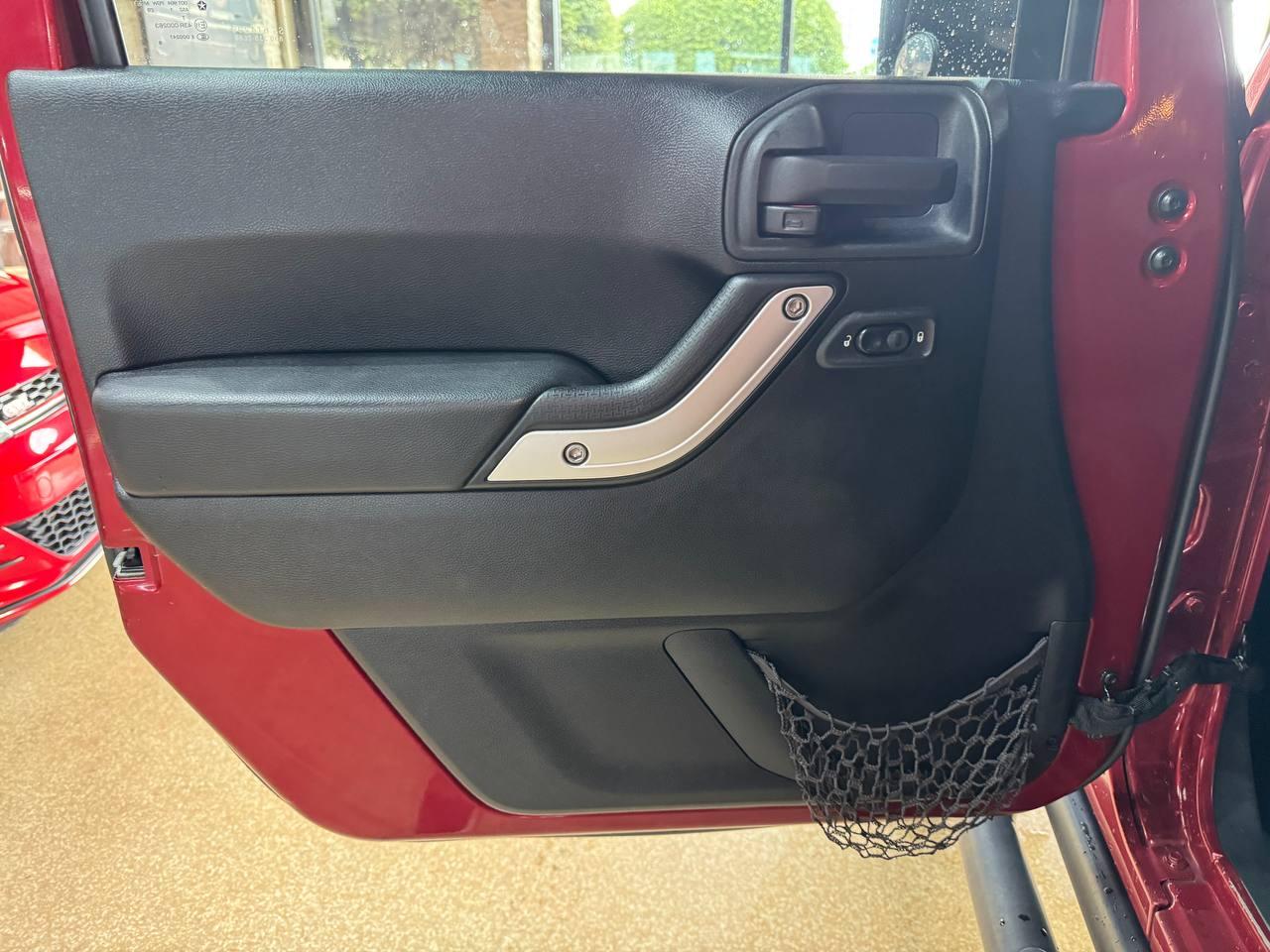 Jeep Wrangler Unlimited 4WD 4dr Rubicon 2012