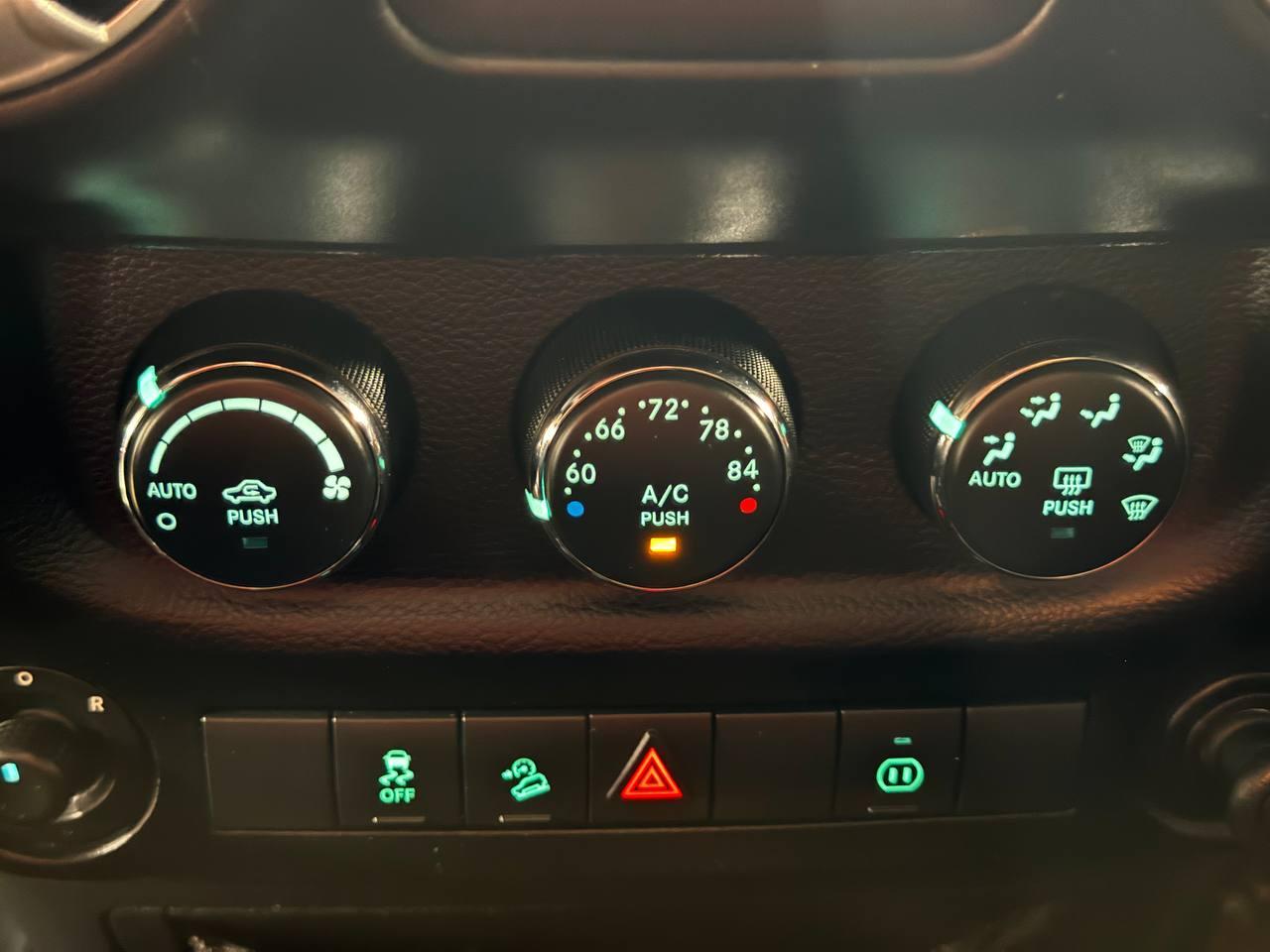 Jeep Wrangler Unlimited 4WD 4dr Rubicon 2012