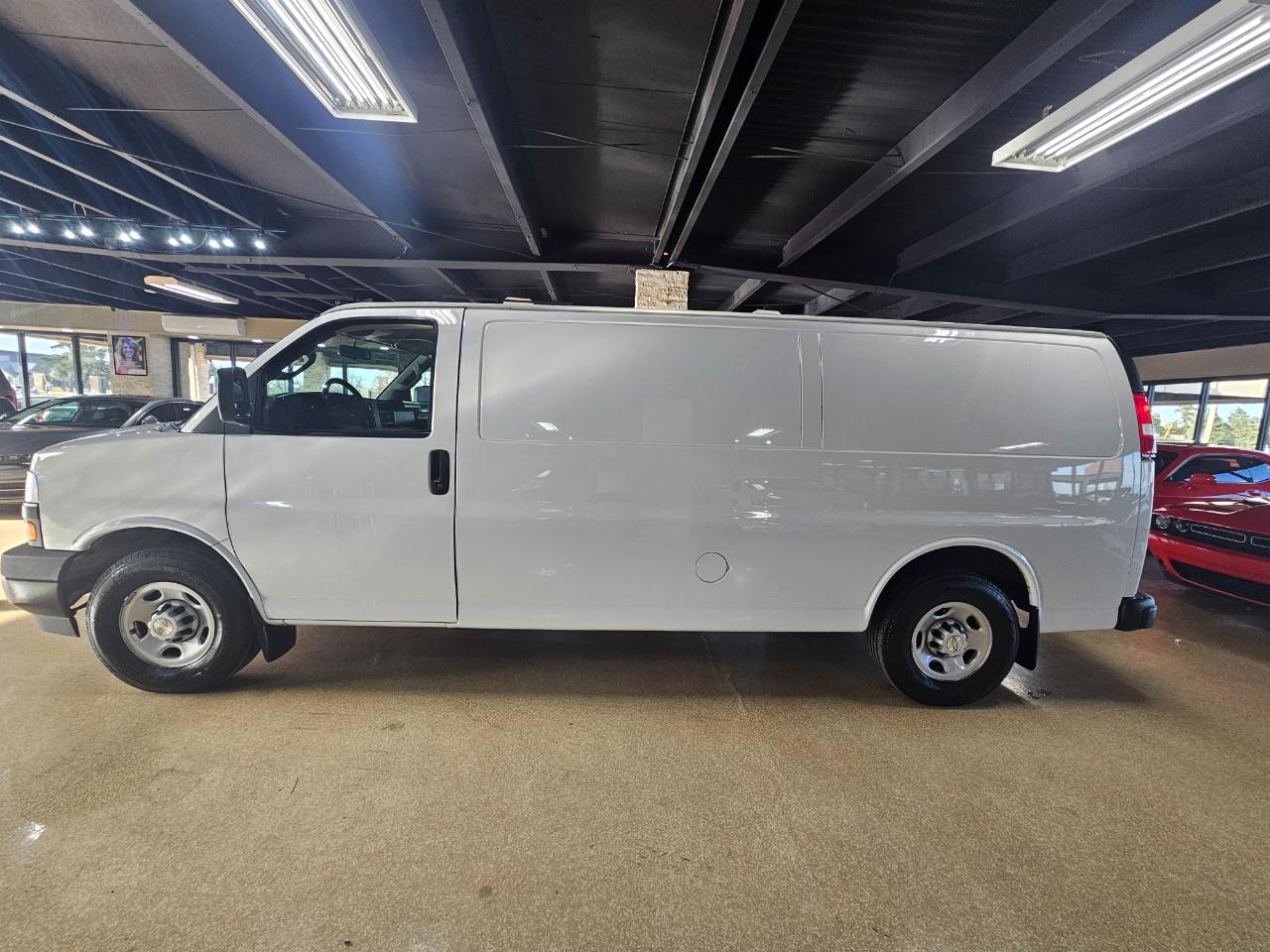 Chevrolet Express Cargo Van RWD 3500 155" 2022