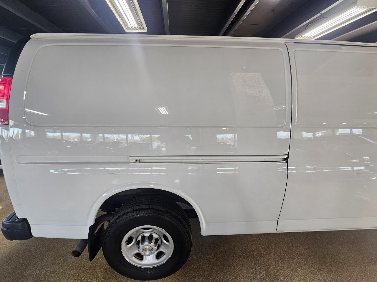 Chevrolet Express Cargo Van RWD 3500 155" 2022