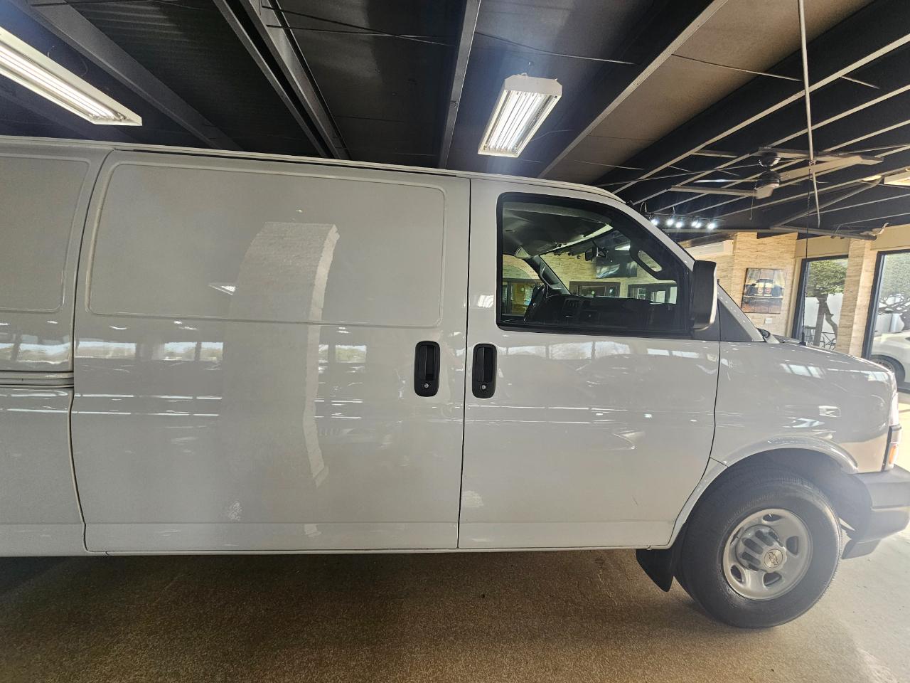 Chevrolet Express Cargo Van RWD 3500 155" 2022