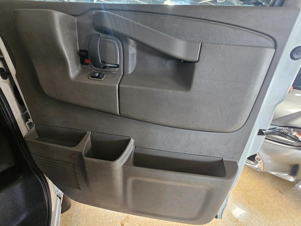 Chevrolet Express Cargo Van RWD 3500 155" 2022