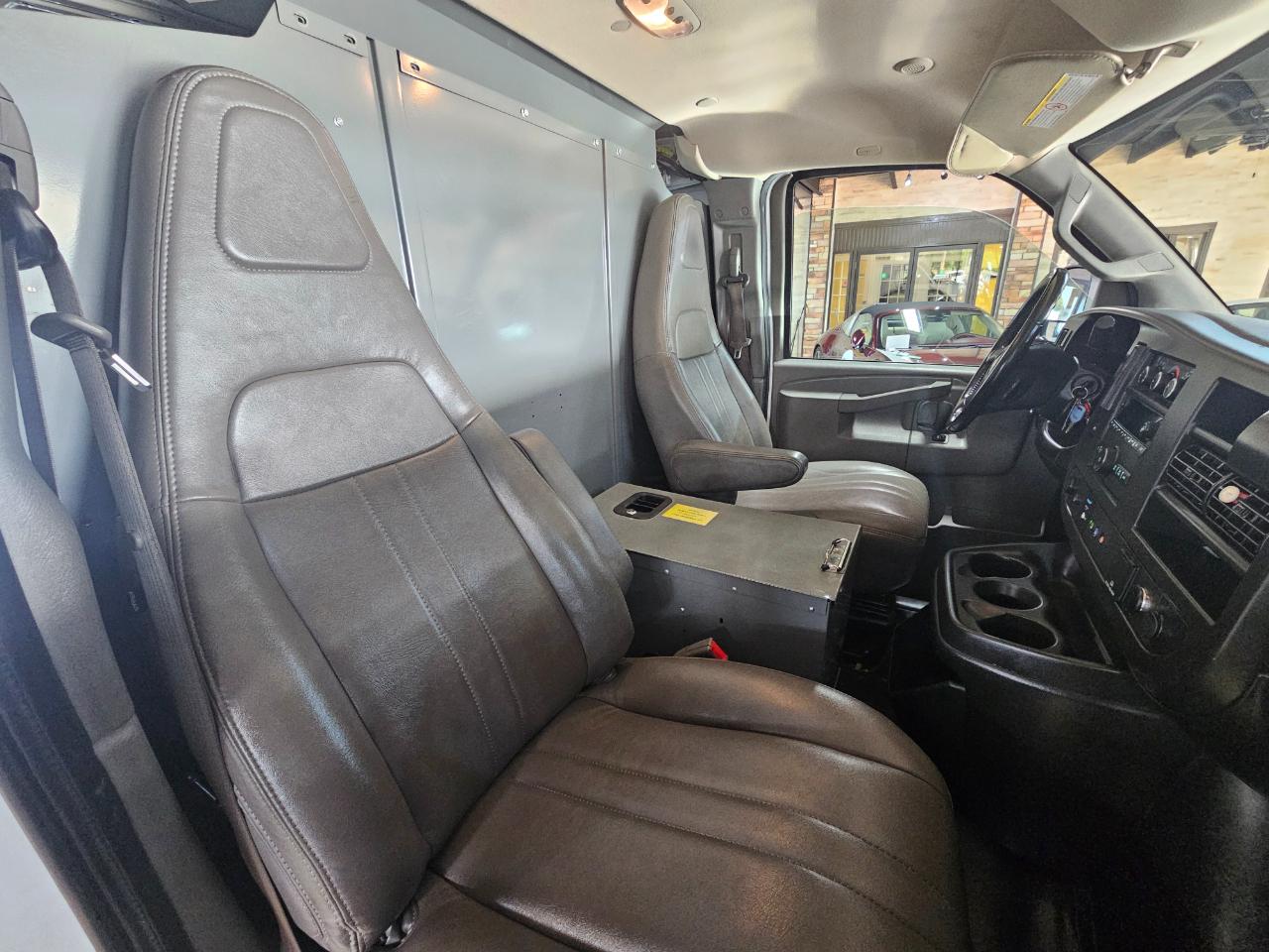 Chevrolet Express Cargo Van RWD 3500 155" 2022