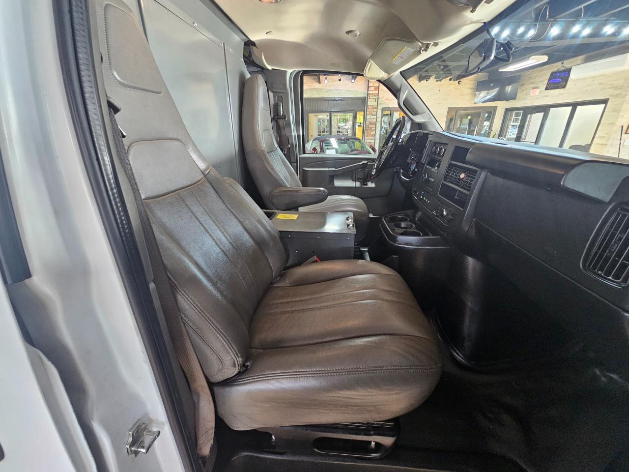 Chevrolet Express Cargo Van RWD 3500 155" 2022