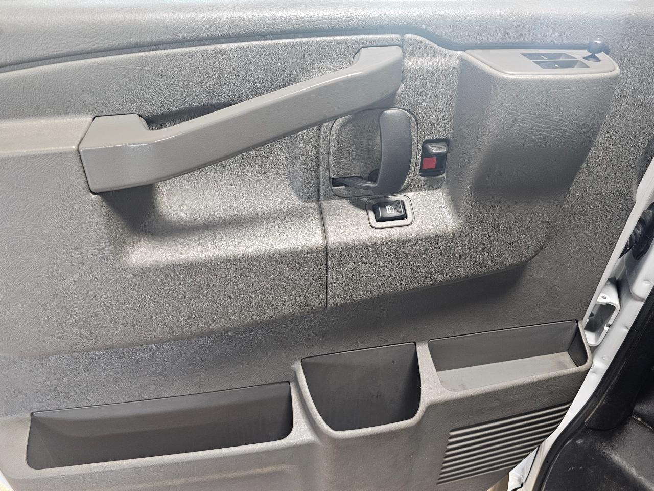 Chevrolet Express Cargo Van RWD 3500 155" 2022