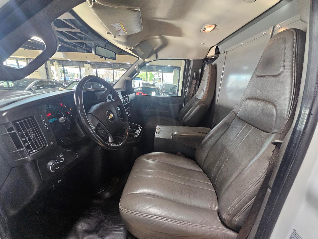 Chevrolet Express Cargo Van RWD 3500 155" 2022