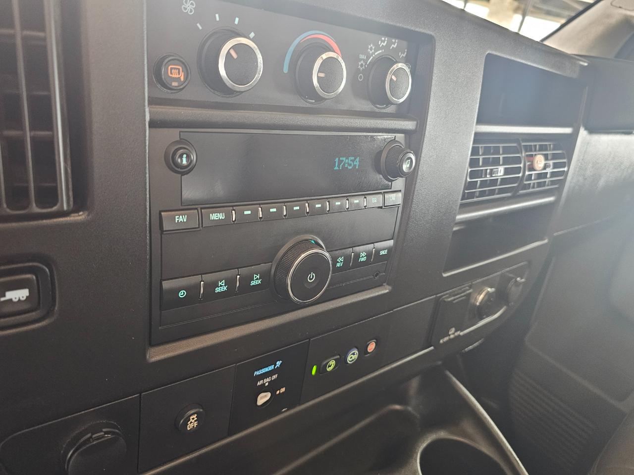 Chevrolet Express Cargo Van RWD 3500 155" 2022