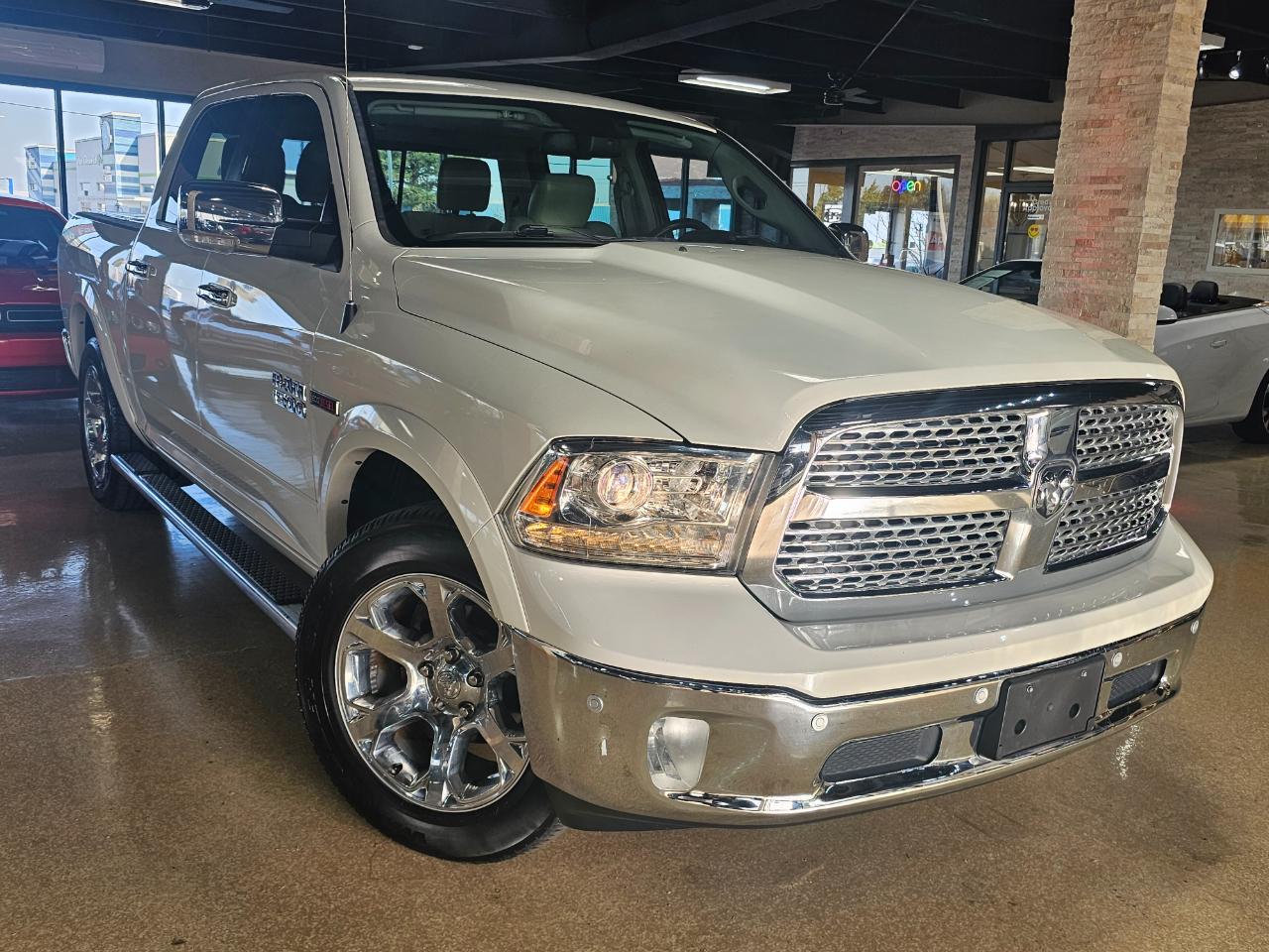 2017 RAM 1500 Laramie 4x4 Crew Cab 5'7" Box