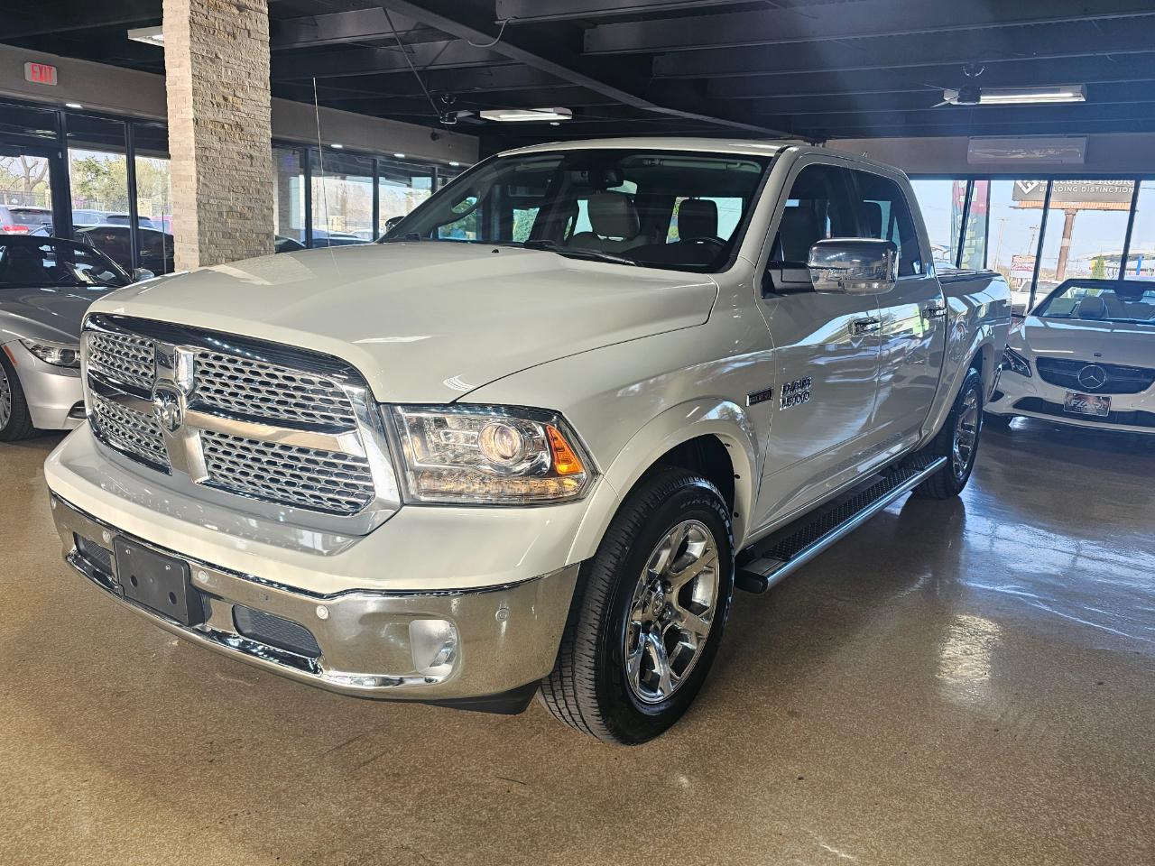 RAM 1500 Laramie 4x4 Crew Cab 5'7" Box 2017