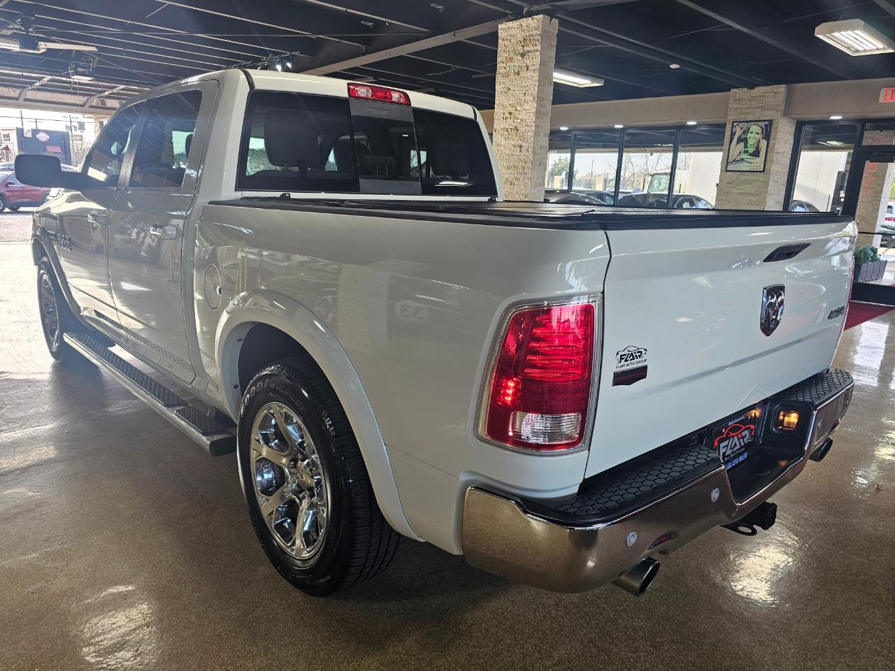 RAM 1500 Laramie 4x4 Crew Cab 5'7" Box 2017