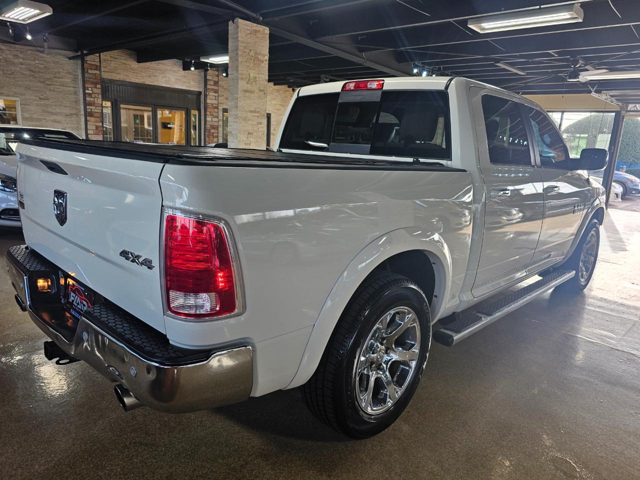 RAM 1500 Laramie 4x4 Crew Cab 5'7" Box 2017