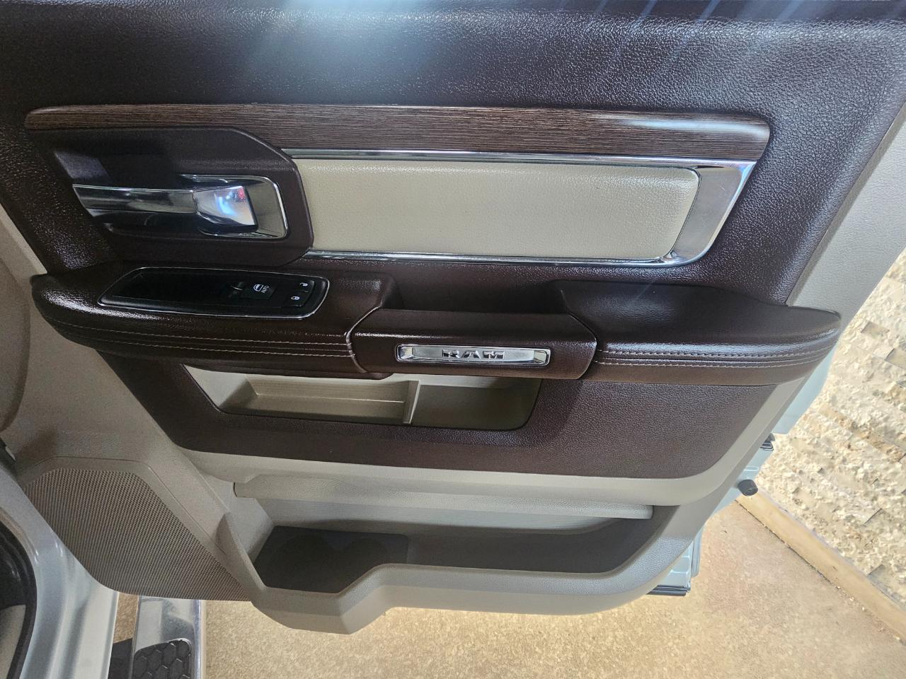 RAM 1500 Laramie 4x4 Crew Cab 5'7" Box 2017