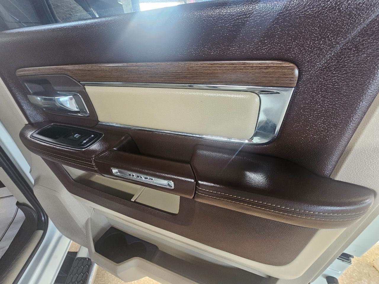 RAM 1500 Laramie 4x4 Crew Cab 5'7" Box 2017