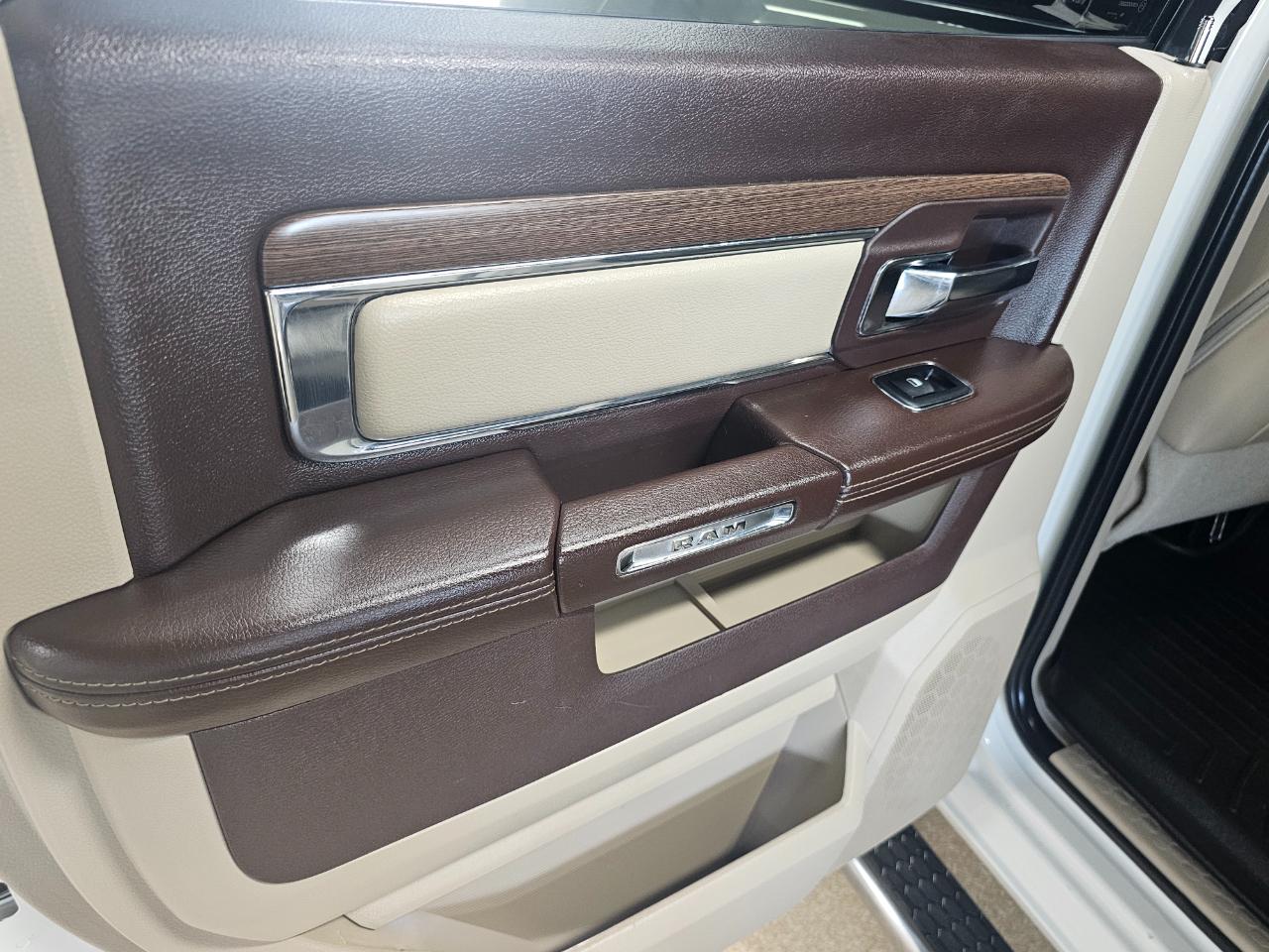 RAM 1500 Laramie 4x4 Crew Cab 5'7" Box 2017