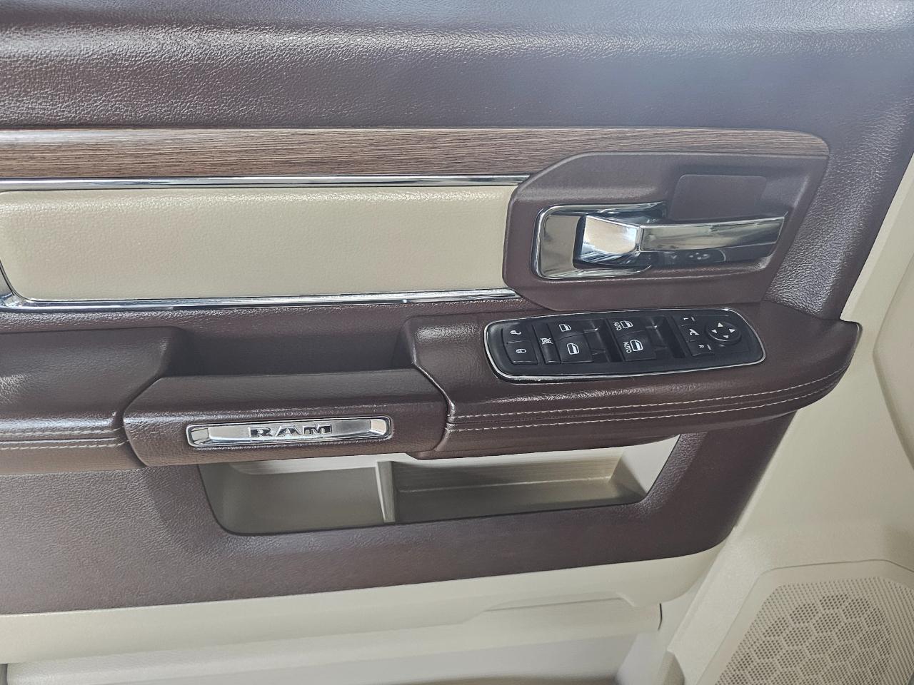 RAM 1500 Laramie 4x4 Crew Cab 5'7" Box 2017