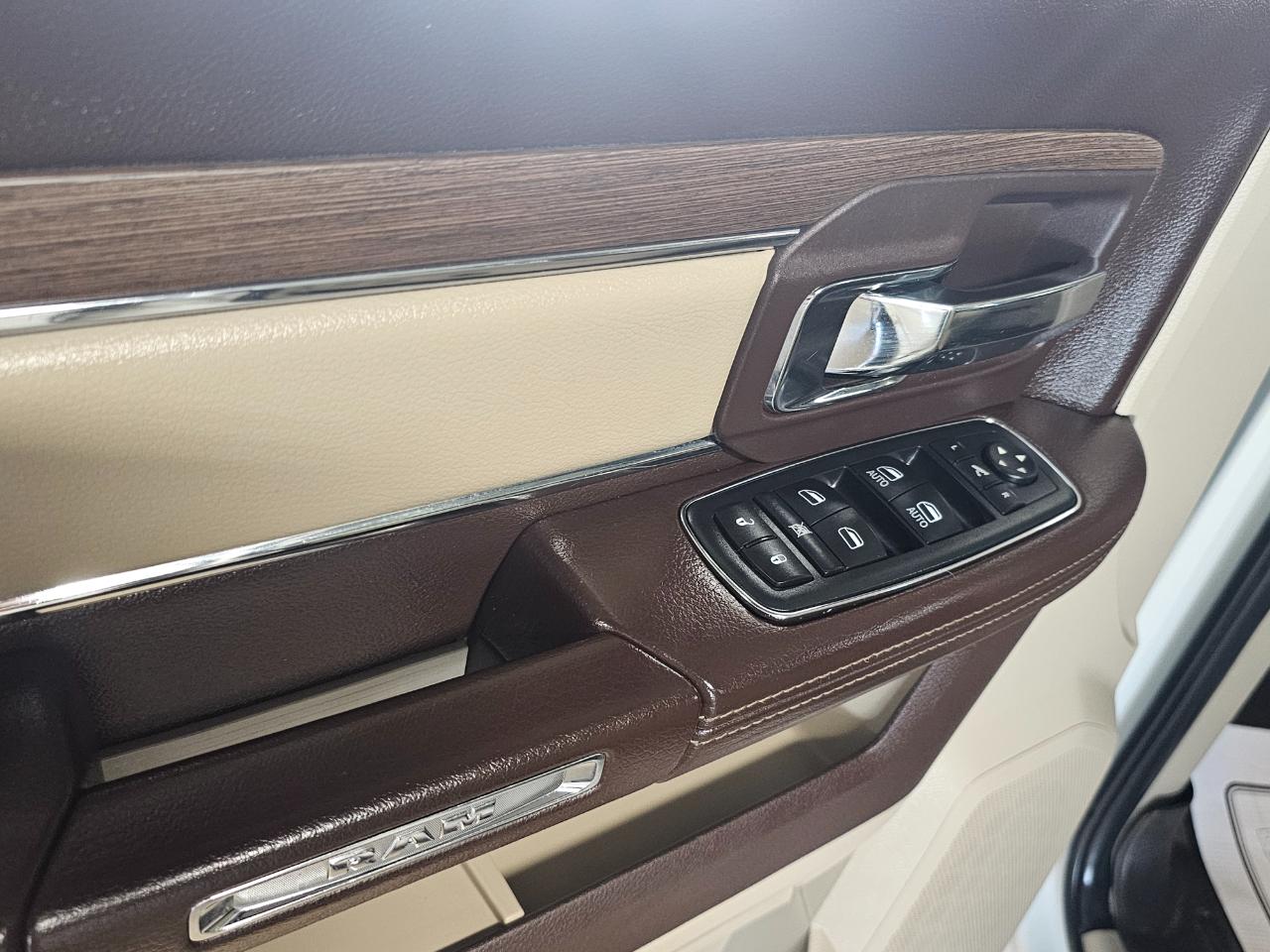 RAM 1500 Laramie 4x4 Crew Cab 5'7" Box 2017