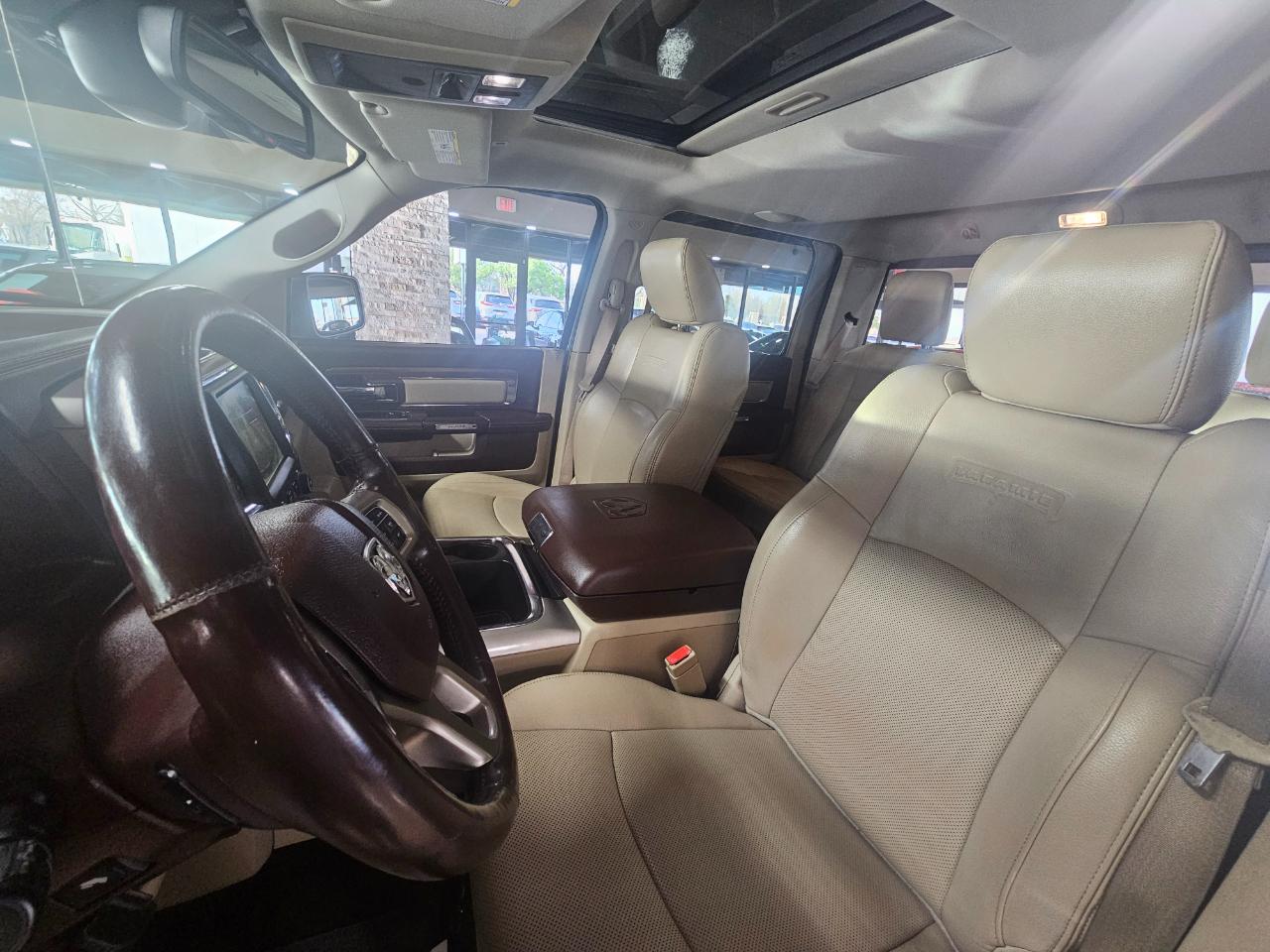 RAM 1500 Laramie 4x4 Crew Cab 5'7" Box 2017