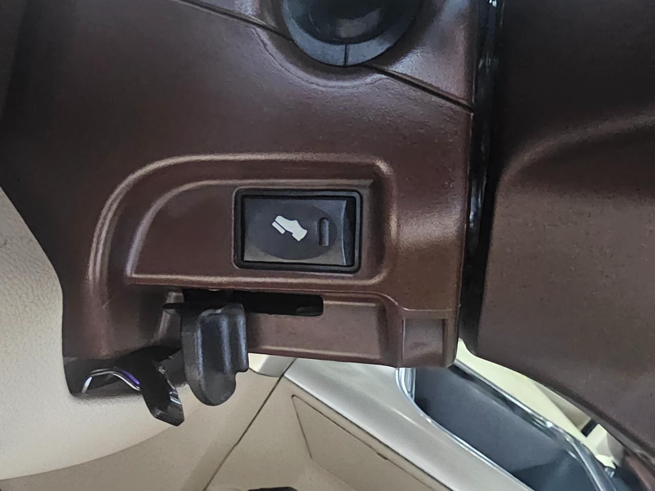 RAM 1500 Laramie 4x4 Crew Cab 5'7" Box 2017