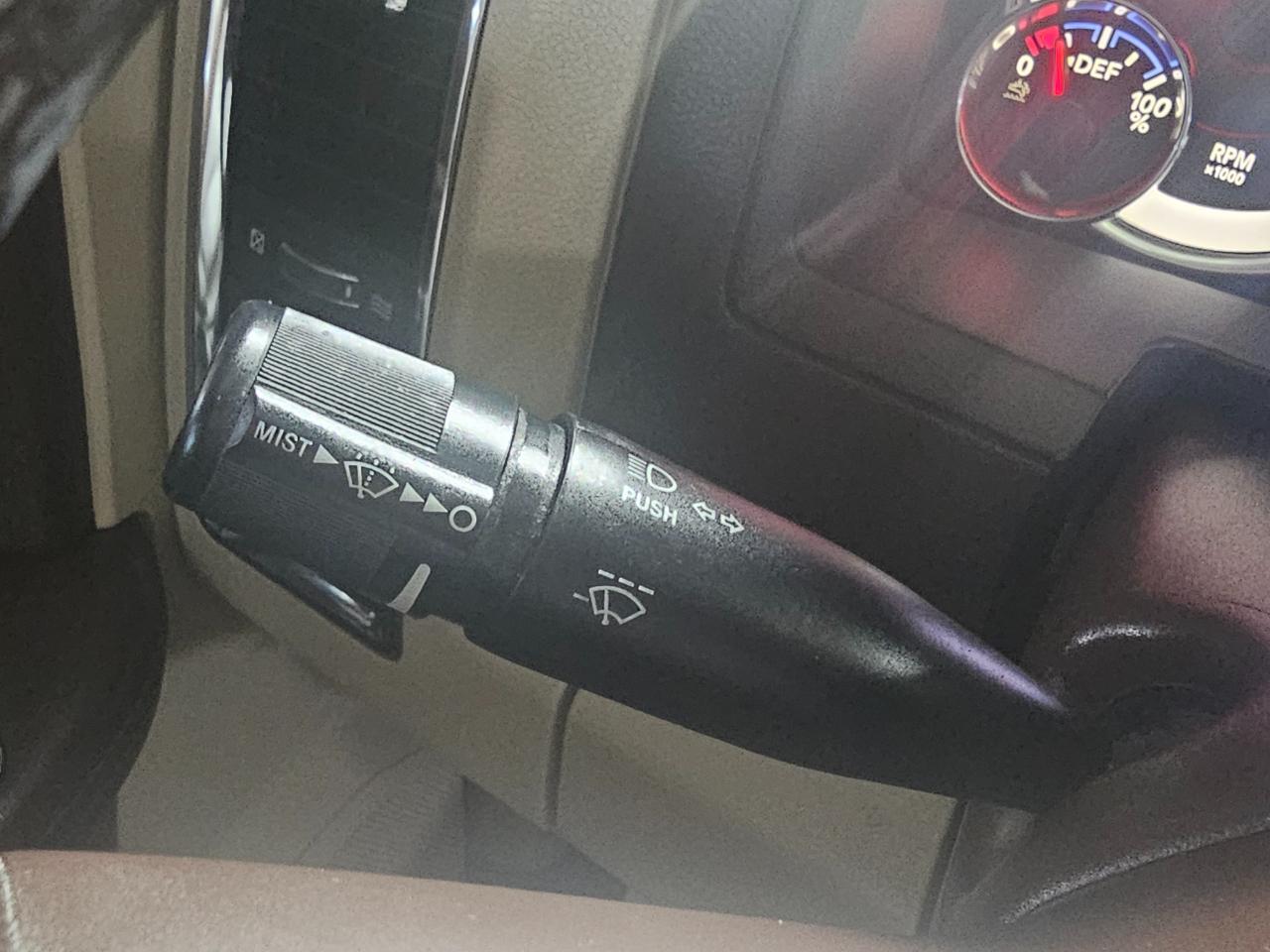 RAM 1500 Laramie 4x4 Crew Cab 5'7" Box 2017