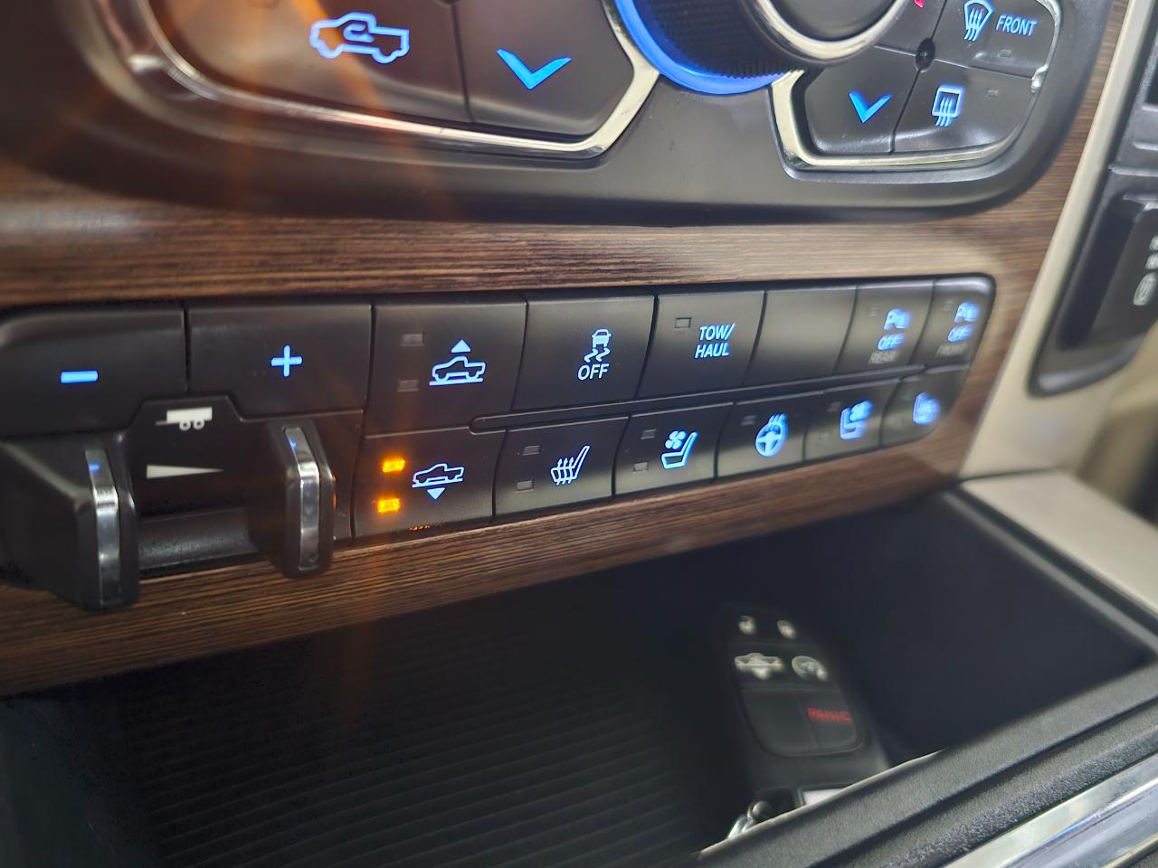 RAM 1500 Laramie 4x4 Crew Cab 5'7" Box 2017