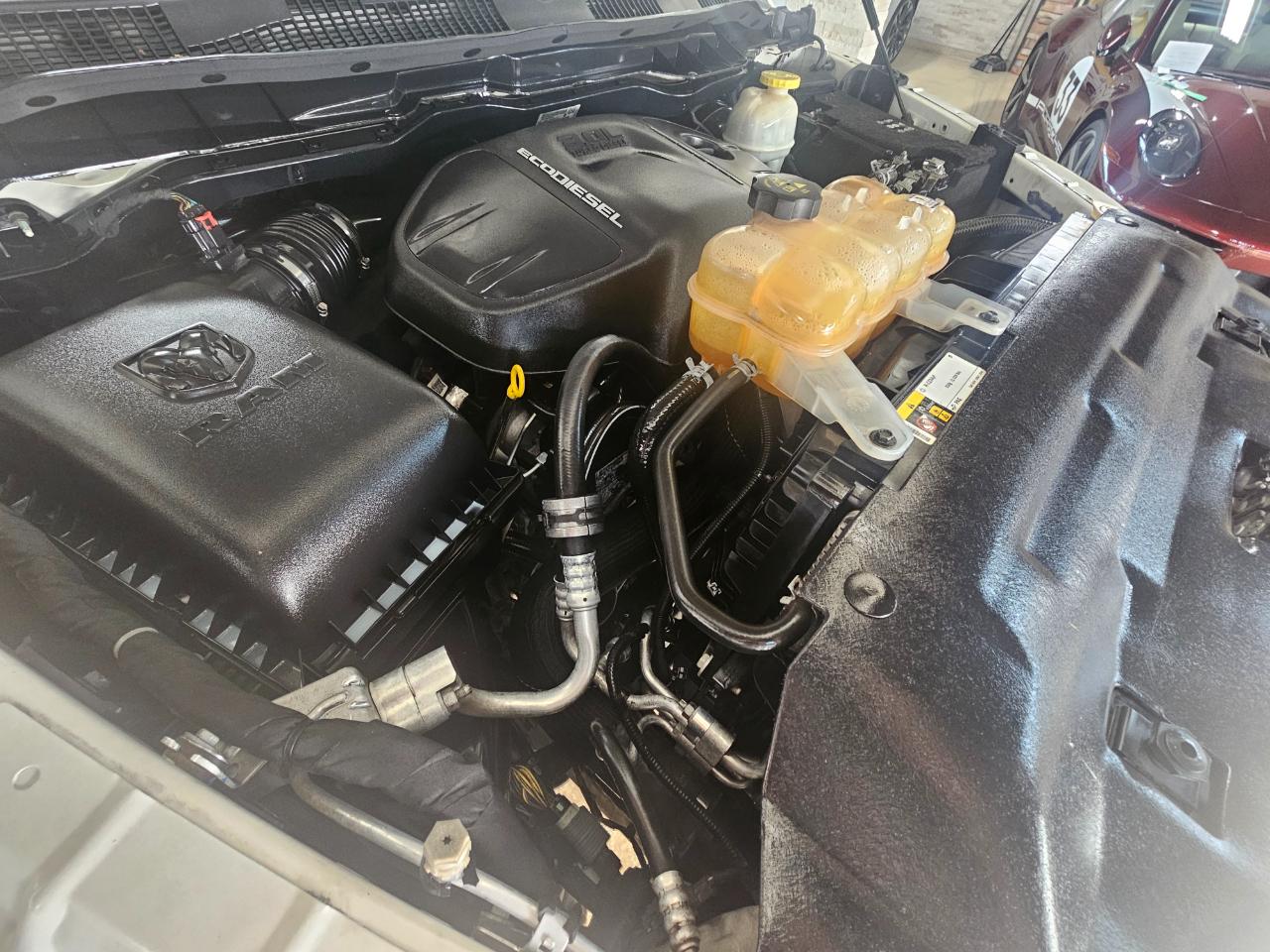 RAM 1500 Laramie 4x4 Crew Cab 5'7" Box 2017