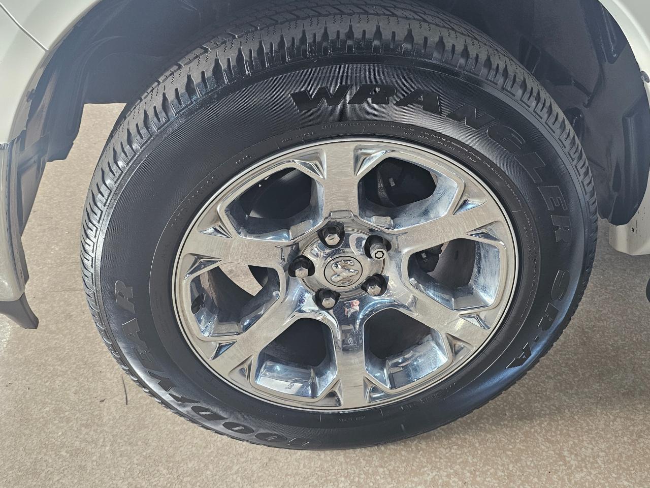 RAM 1500 Laramie 4x4 Crew Cab 5'7" Box 2017