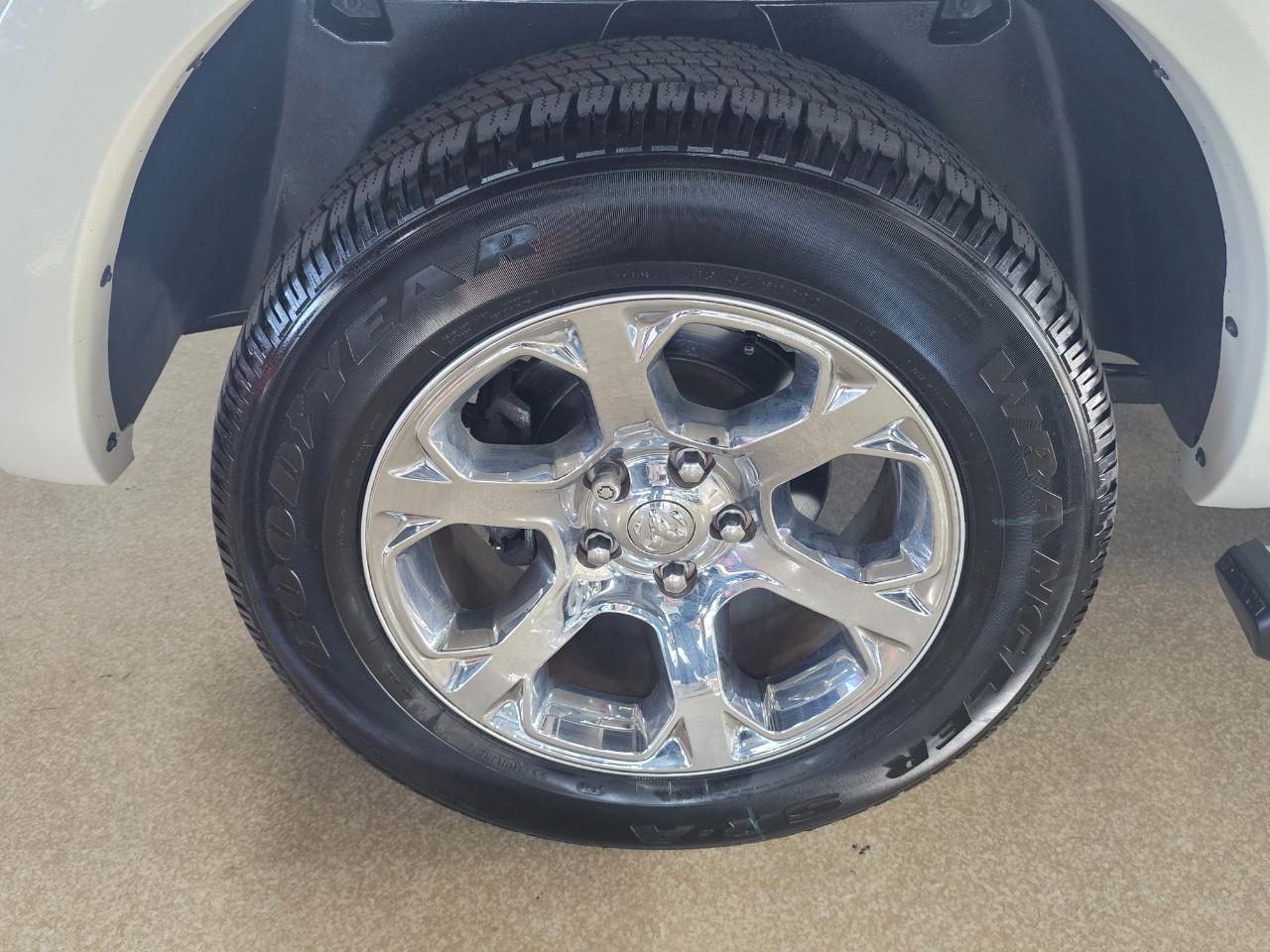 RAM 1500 Laramie 4x4 Crew Cab 5'7" Box 2017