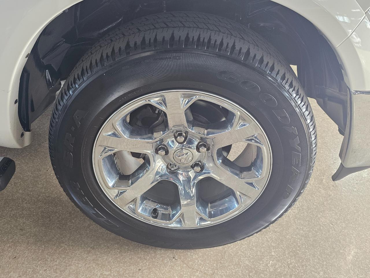 RAM 1500 Laramie 4x4 Crew Cab 5'7" Box 2017