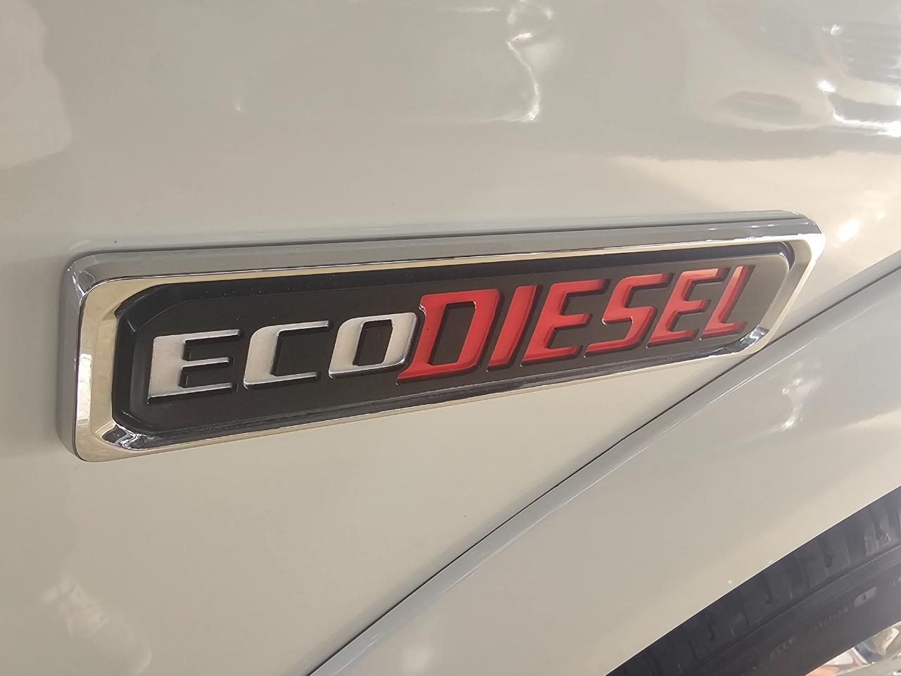 RAM 1500 Laramie 4x4 Crew Cab 5'7" Box 2017