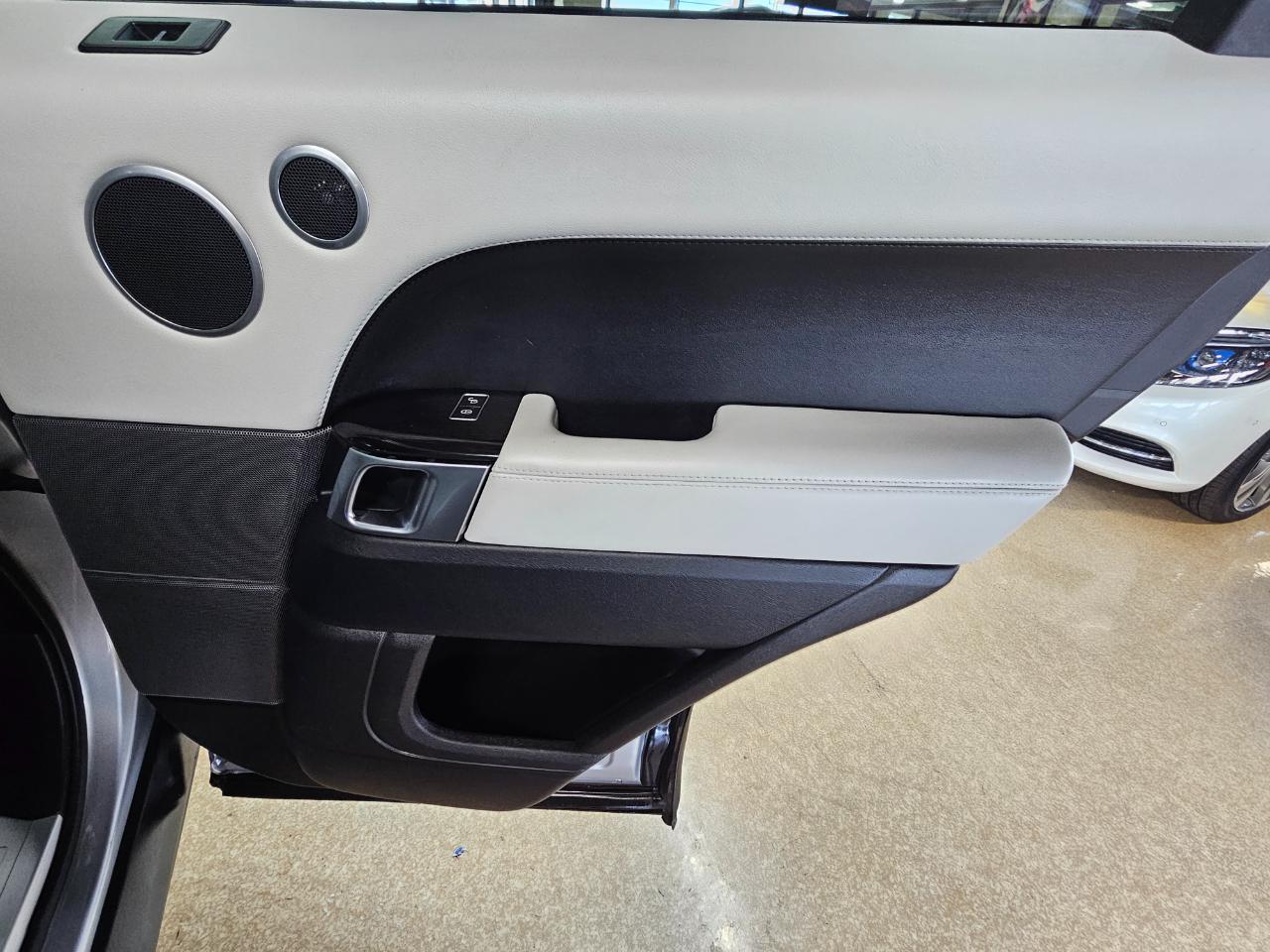 Land Rover Range Rover Sport 4WD 4dr HSE 2015