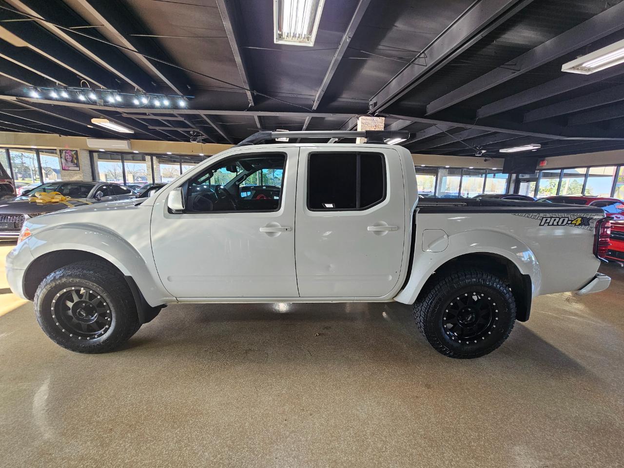 Nissan Frontier 4WD Crew Cab SWB Auto PRO-4X 2013